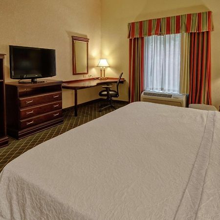 Hampton Inn Кембридж Экстерьер фото
