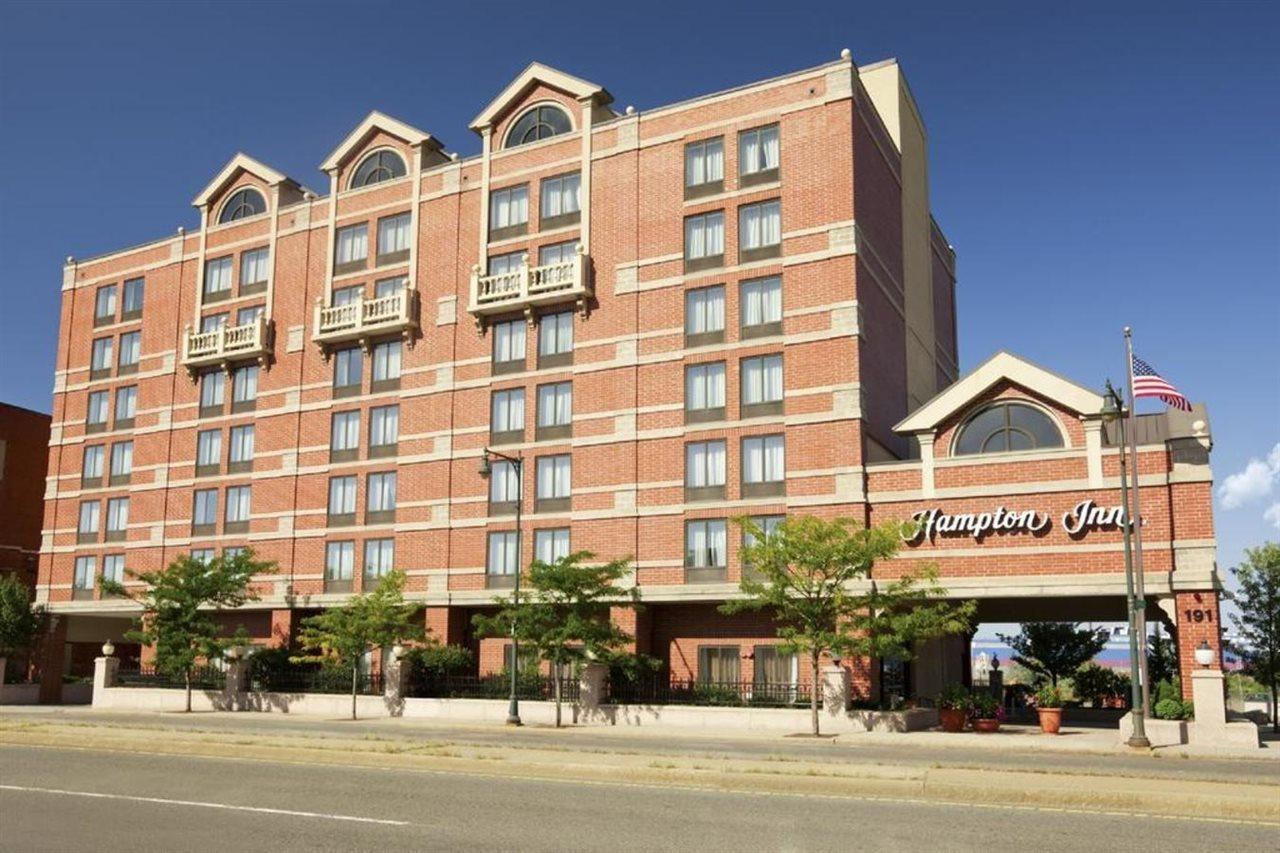 Hampton Inn Кембридж Экстерьер фото