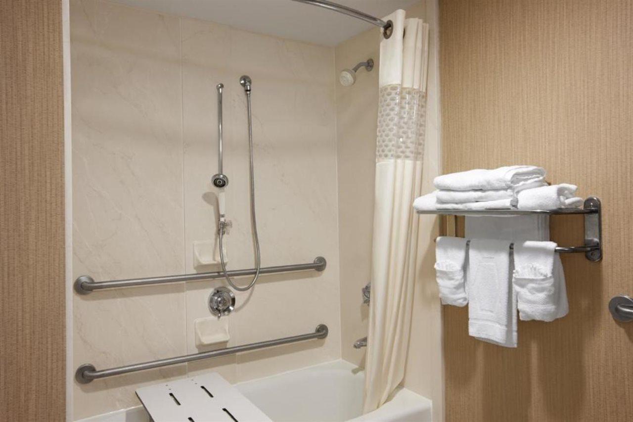 Hampton Inn Кембридж Экстерьер фото