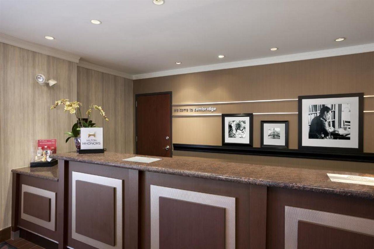 Hampton Inn Кембридж Экстерьер фото