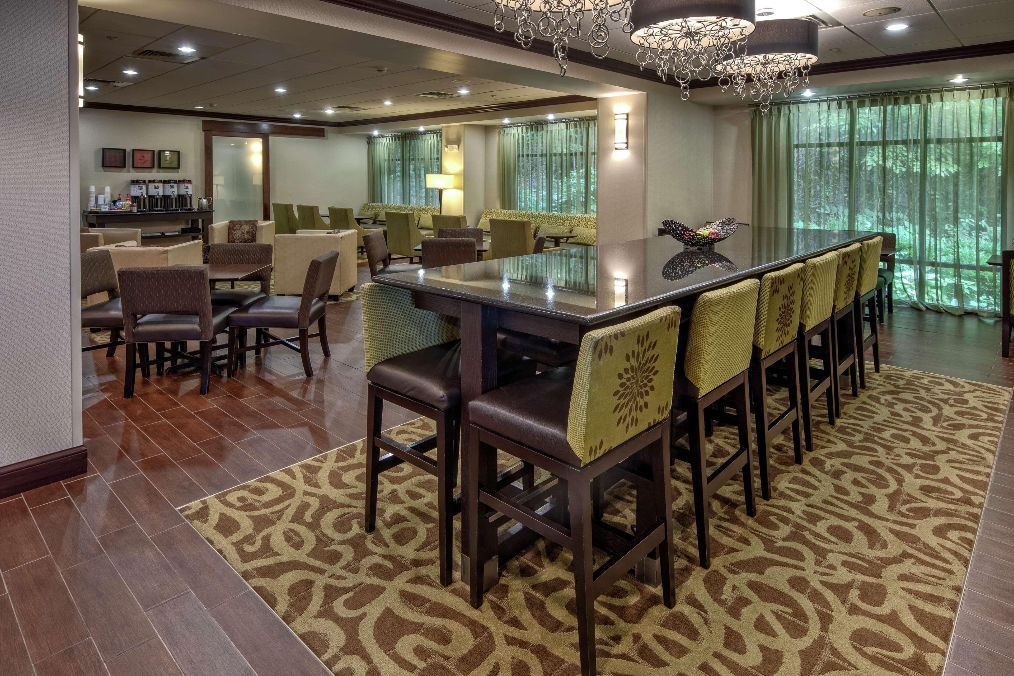 Hampton Inn Кембридж Экстерьер фото