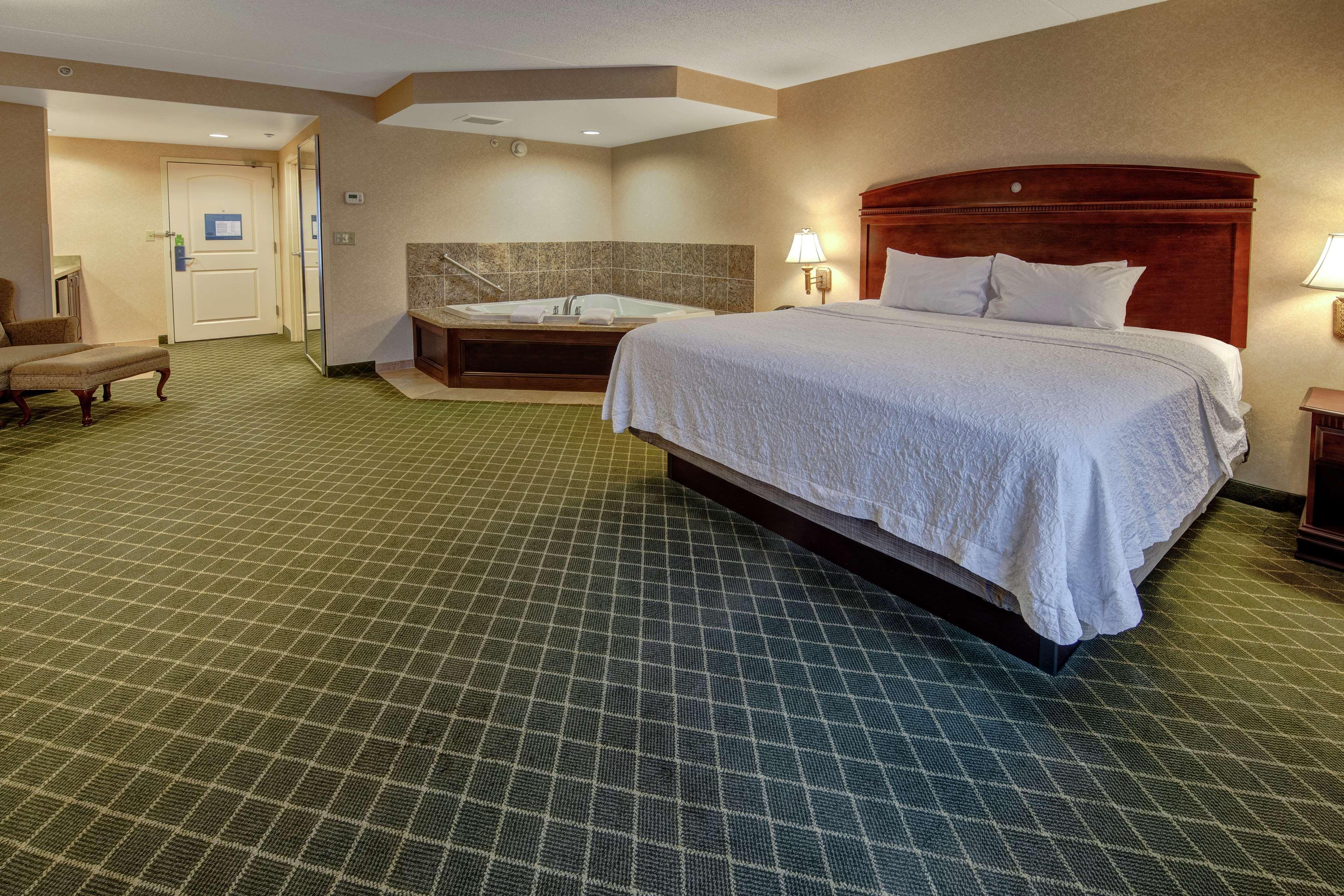 Hampton Inn Кембридж Экстерьер фото