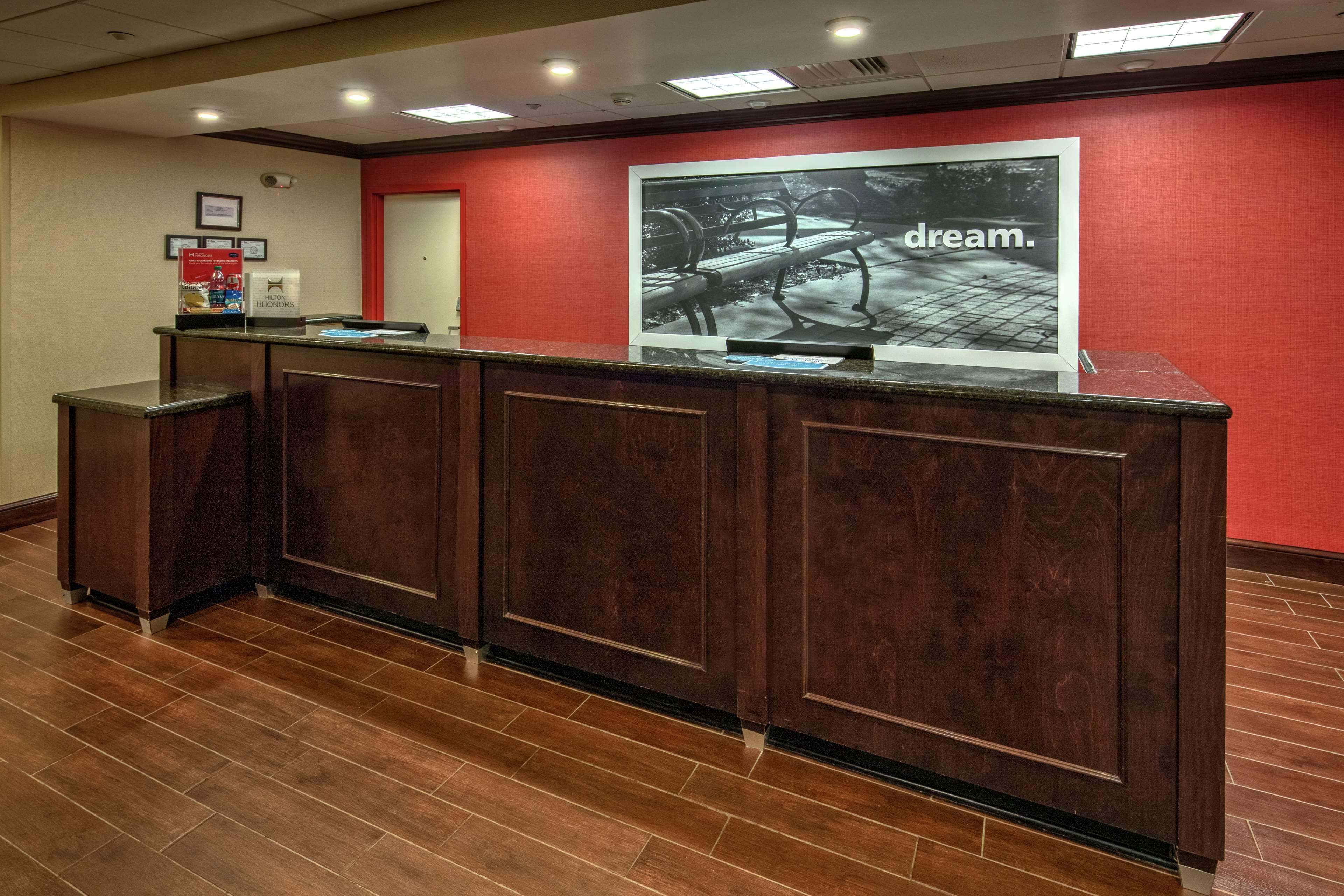Hampton Inn Кембридж Экстерьер фото