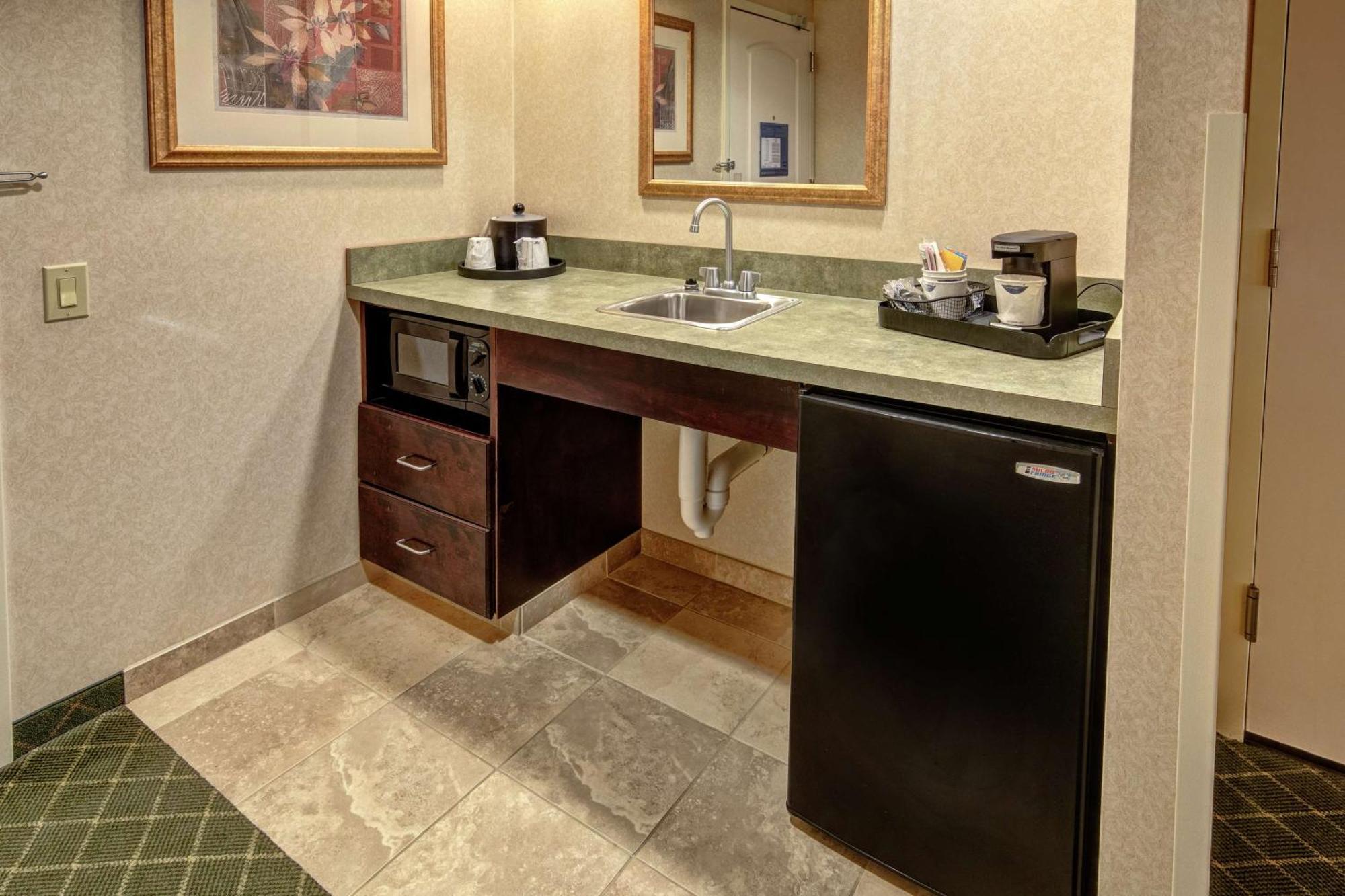 Hampton Inn Кембридж Экстерьер фото
