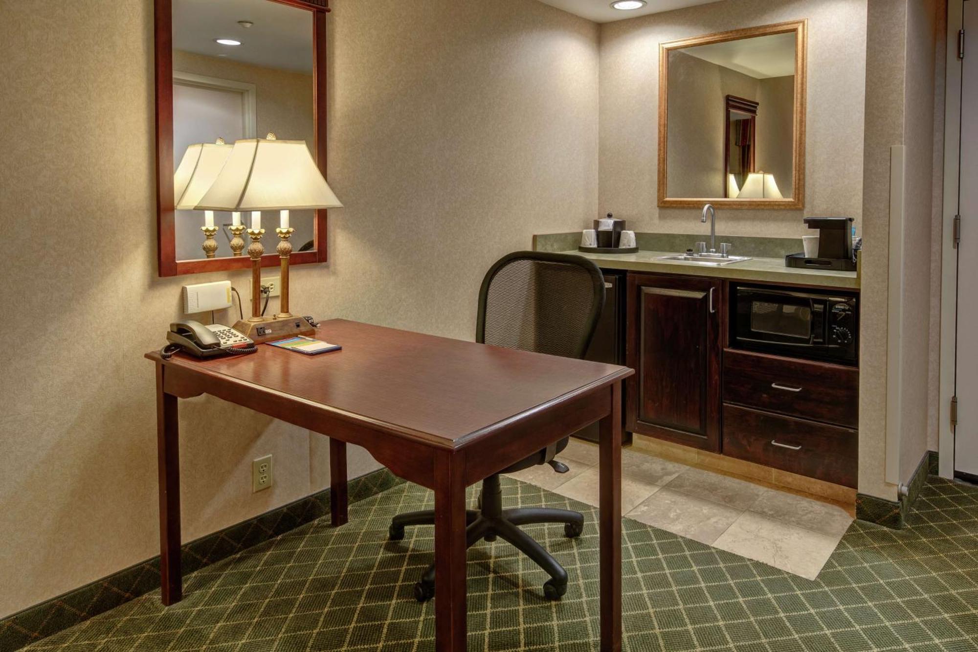 Hampton Inn Кембридж Экстерьер фото