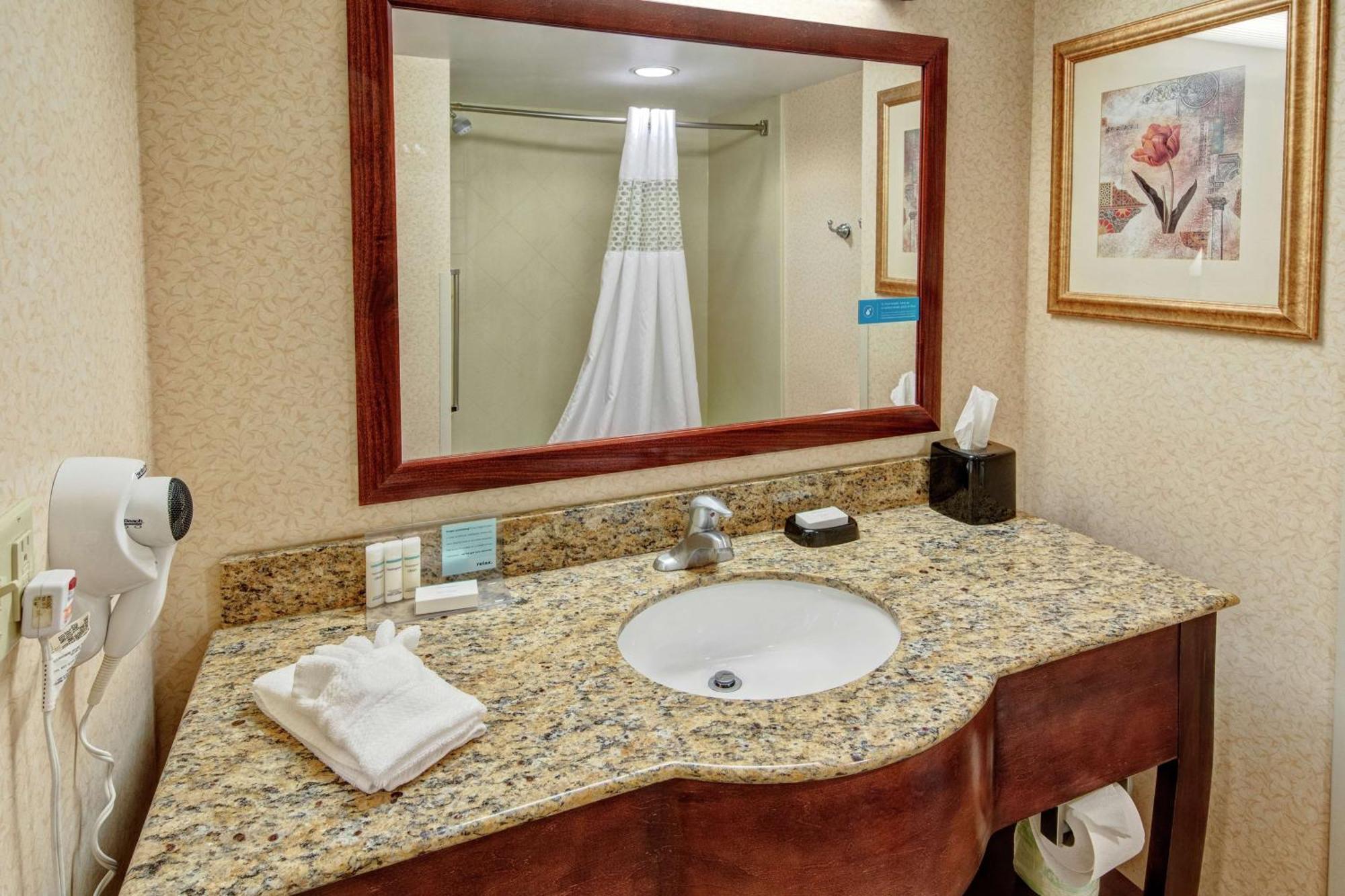 Hampton Inn Кембридж Экстерьер фото