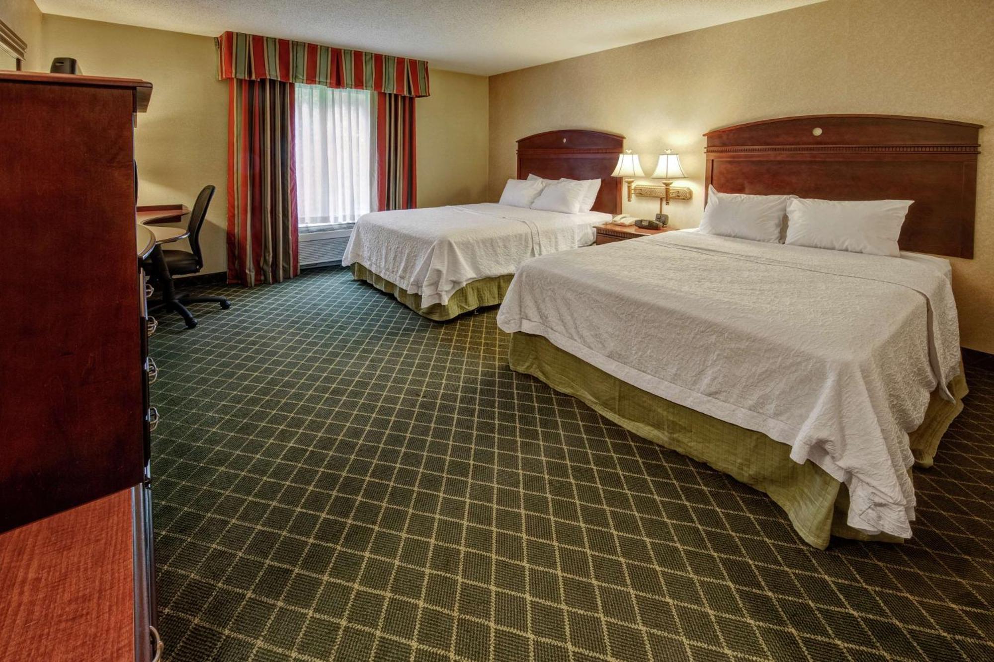 Hampton Inn Кембридж Экстерьер фото