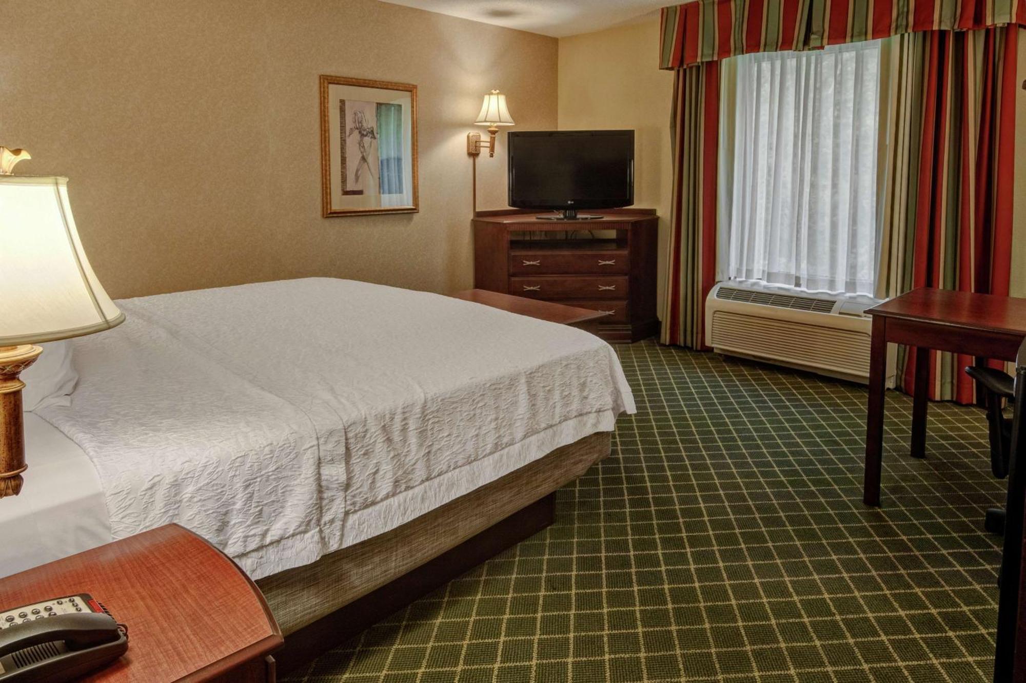 Hampton Inn Кембридж Экстерьер фото