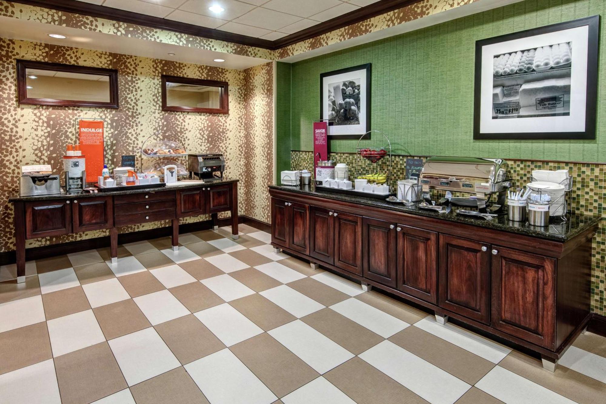 Hampton Inn Кембридж Экстерьер фото