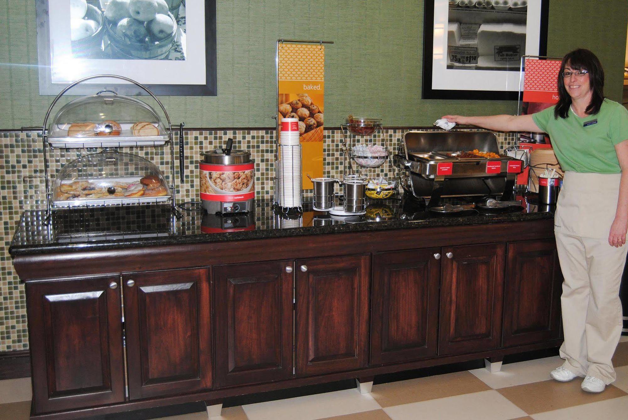 Hampton Inn Кембридж Экстерьер фото